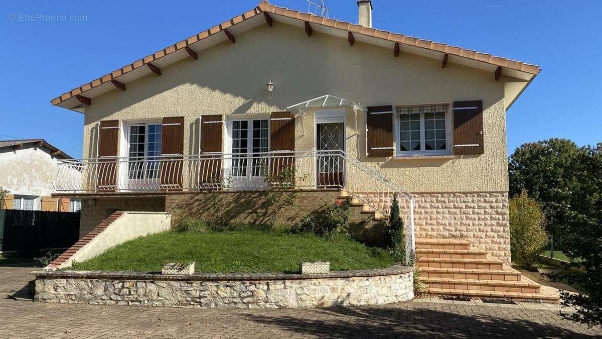Maison à CHASSENEUIL-SUR-BONNIEURE