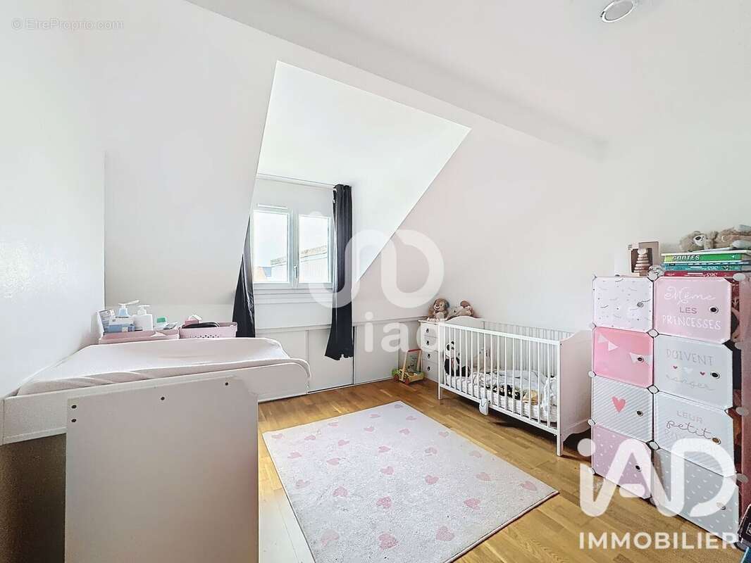Maison 117 m² à Grisy-Suisnes  - photo 8