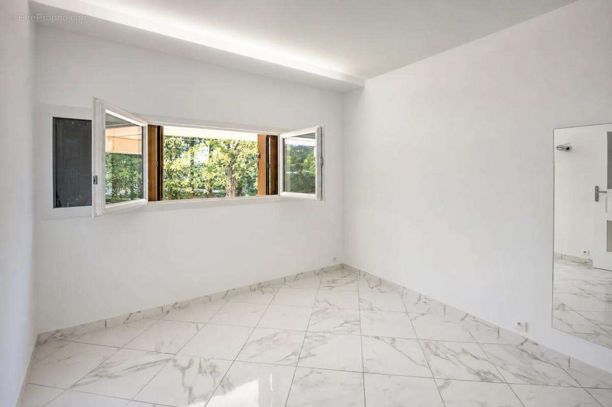 Bel appartement T3 avec loggia, cave et parking - photo 4