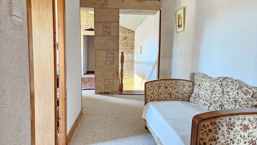 Maison 286 m² à Echire  - photo 8