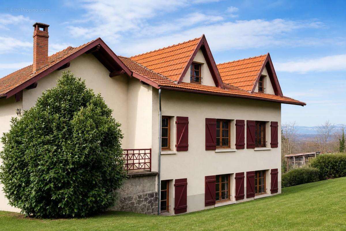 Maison à VOLLORE-VILLE