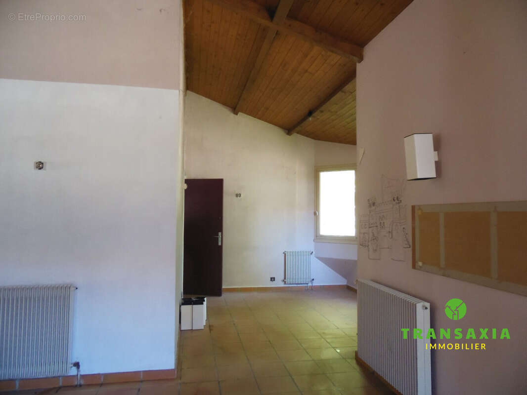Maison 750 m² à Barbazan  - photo 6