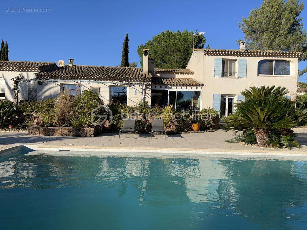 Maison à ROQUEBRUNE-SUR-ARGENS