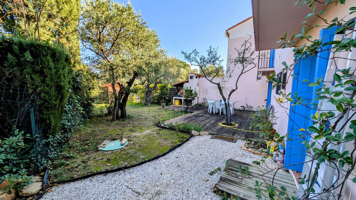 Maison à LAROQUE-DES-ALBERES