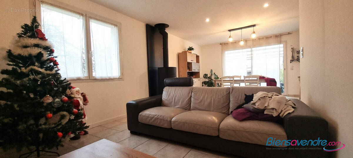 Maison à SAINT-JEAN-DE-LIVERSAY