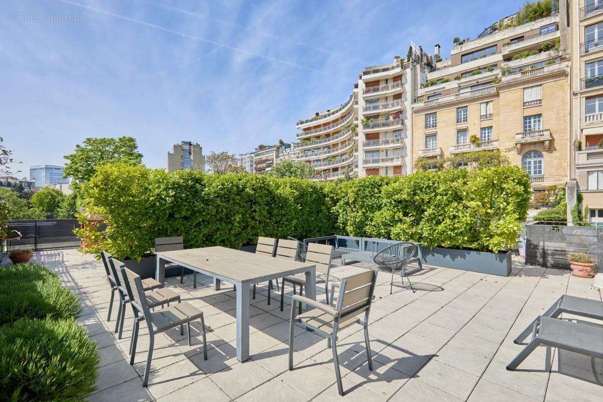 Appartement à PARIS-16E