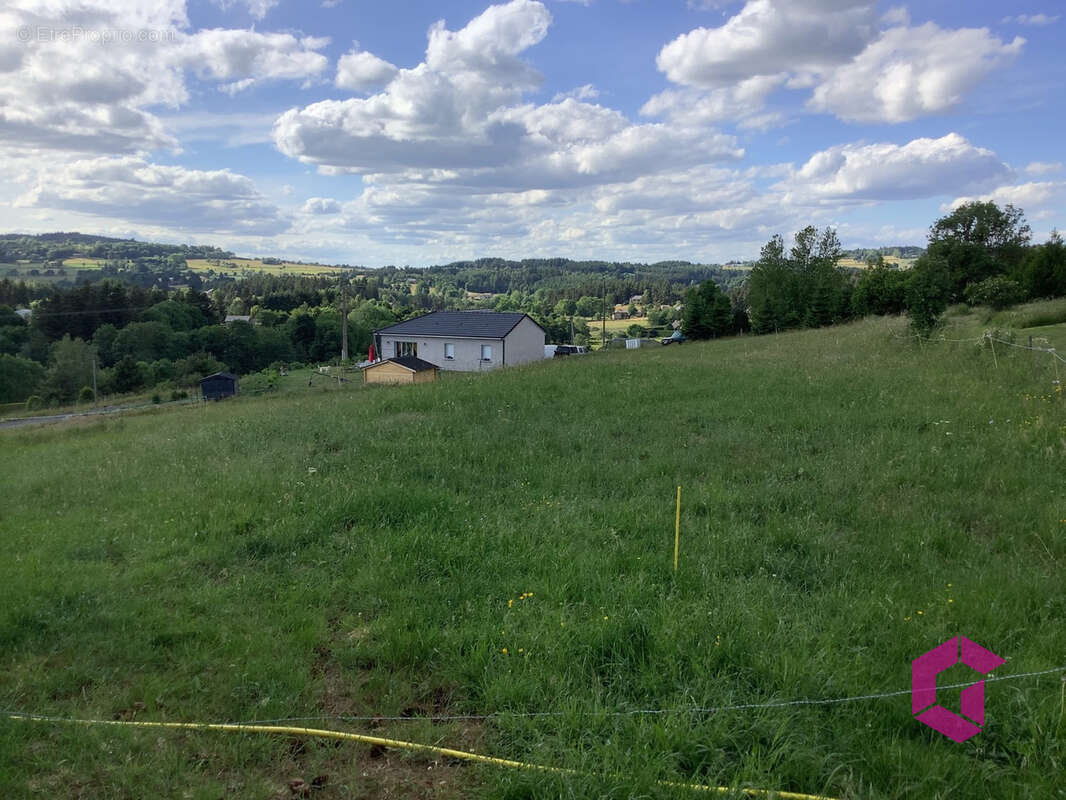 Terrain constructible d'environ 1300m2 avec vue sur le Lizieux - photo 2