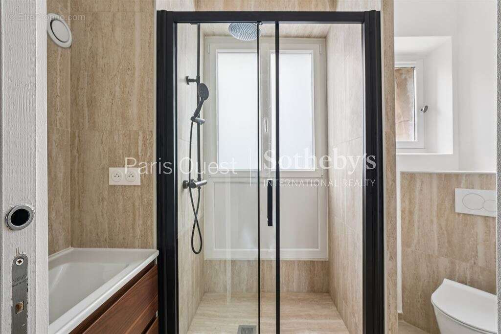 Appartement à PARIS-8E