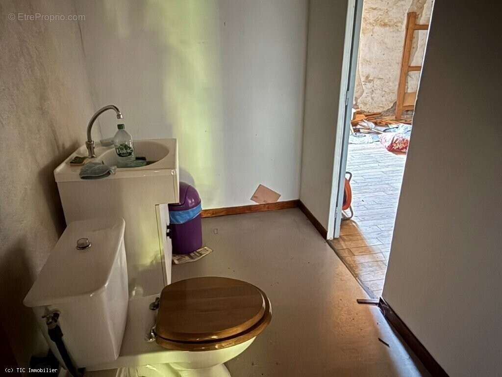 Maison de Village A Rénover Sur 1683m² - photo 11