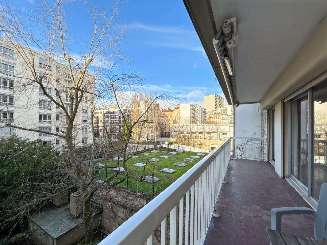 Appartement à PARIS-20E