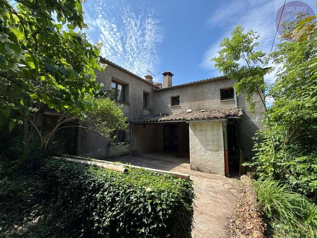 Mas de caractère avec piscine, dépendances et 6 hectares de terrain - photo 8