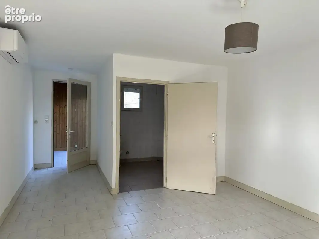 Maison de plain-pied avec grand jardin et piscine - photo 20