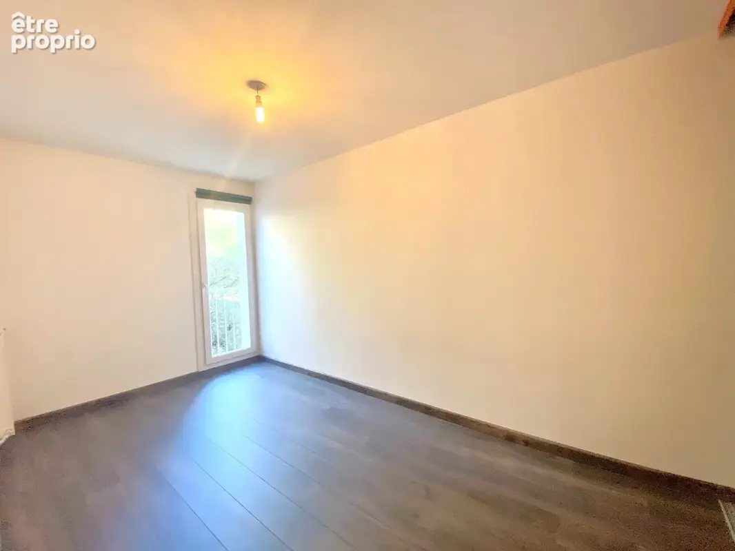 Cassis - Vente T4 avec balcon dans résidence arborée - photo 7