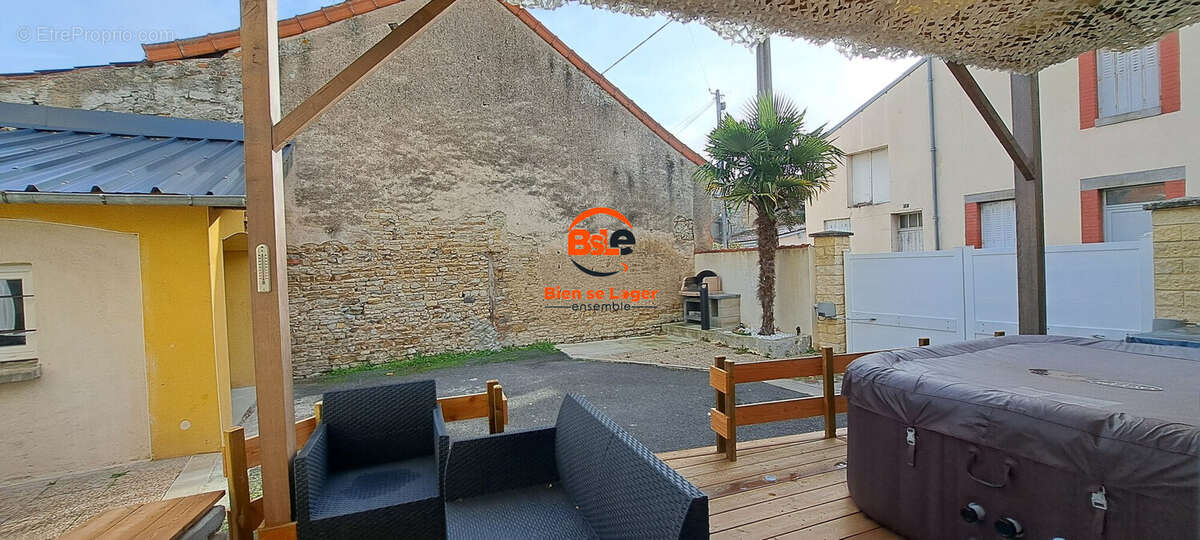 Maison à AIGUEPERSE