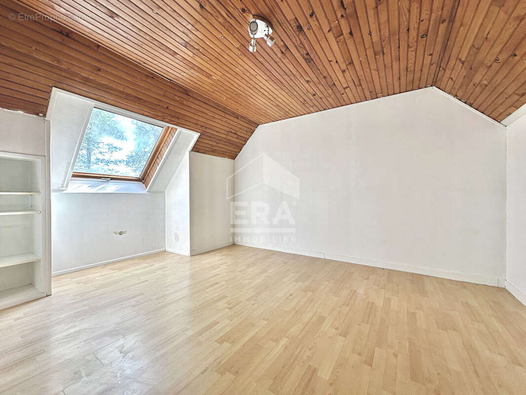 Maison à SAINT-PIERRE-LES-NEMOURS