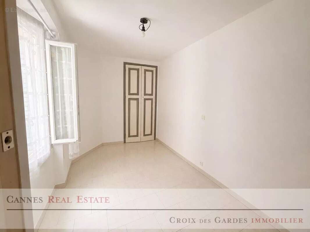 Cannes Centre - Opportunité Investisseur : 4 pièces avec cour privative de 50 m², faibles charges - photo 3