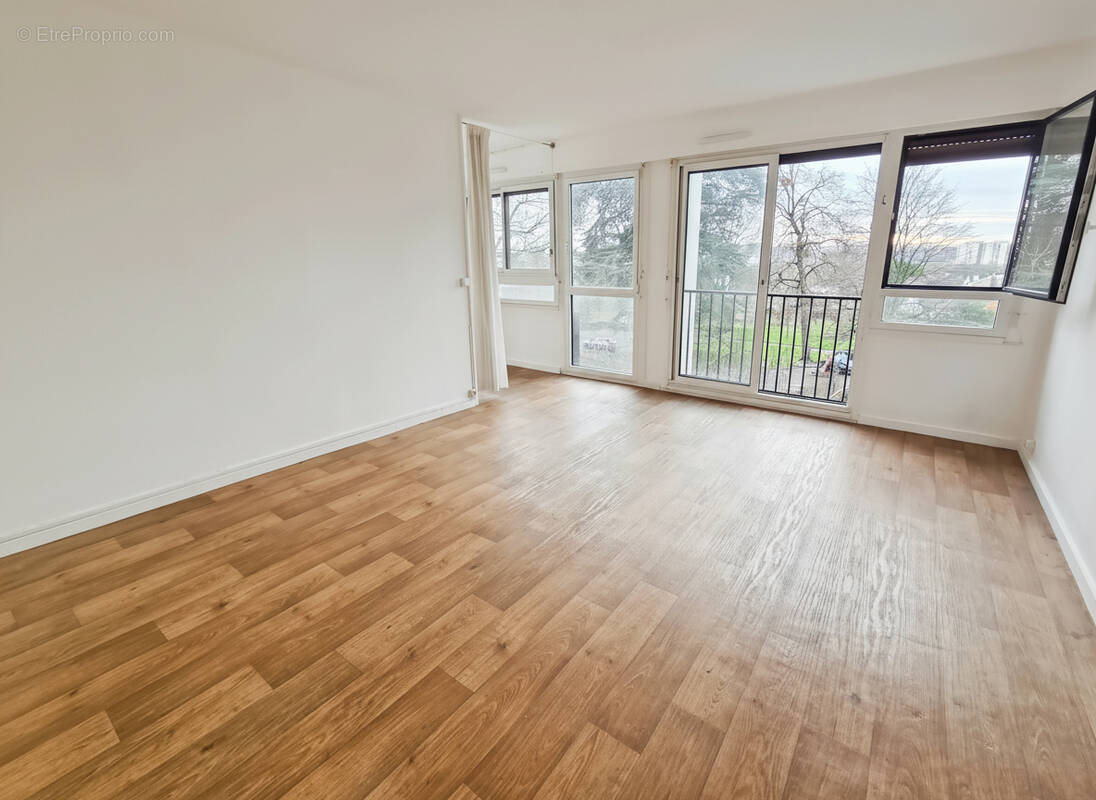 Appartement à VERRIERES-LE-BUISSON