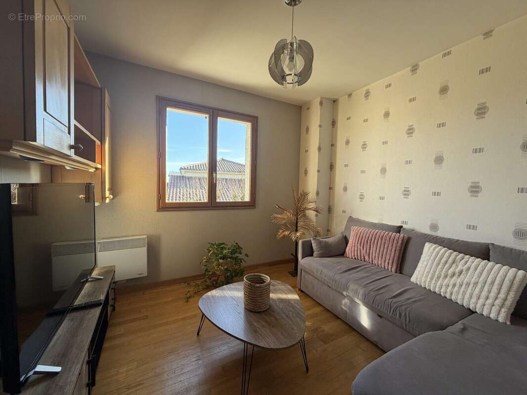 Maison à SAINT-CYR-SUR-LE-RHONE