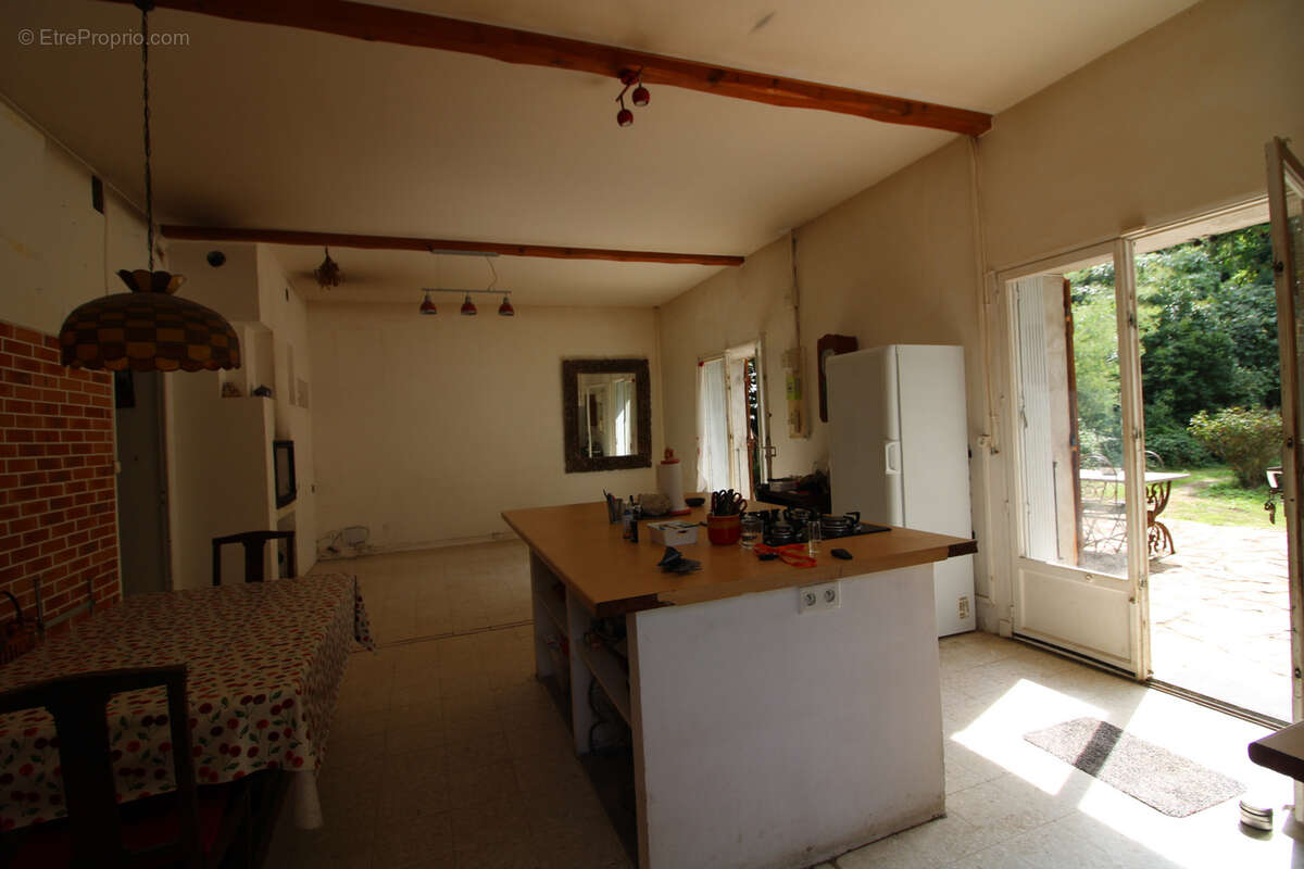 Maison de caractere d'un volume 333 m2  + dependance 86 m2. - photo 25