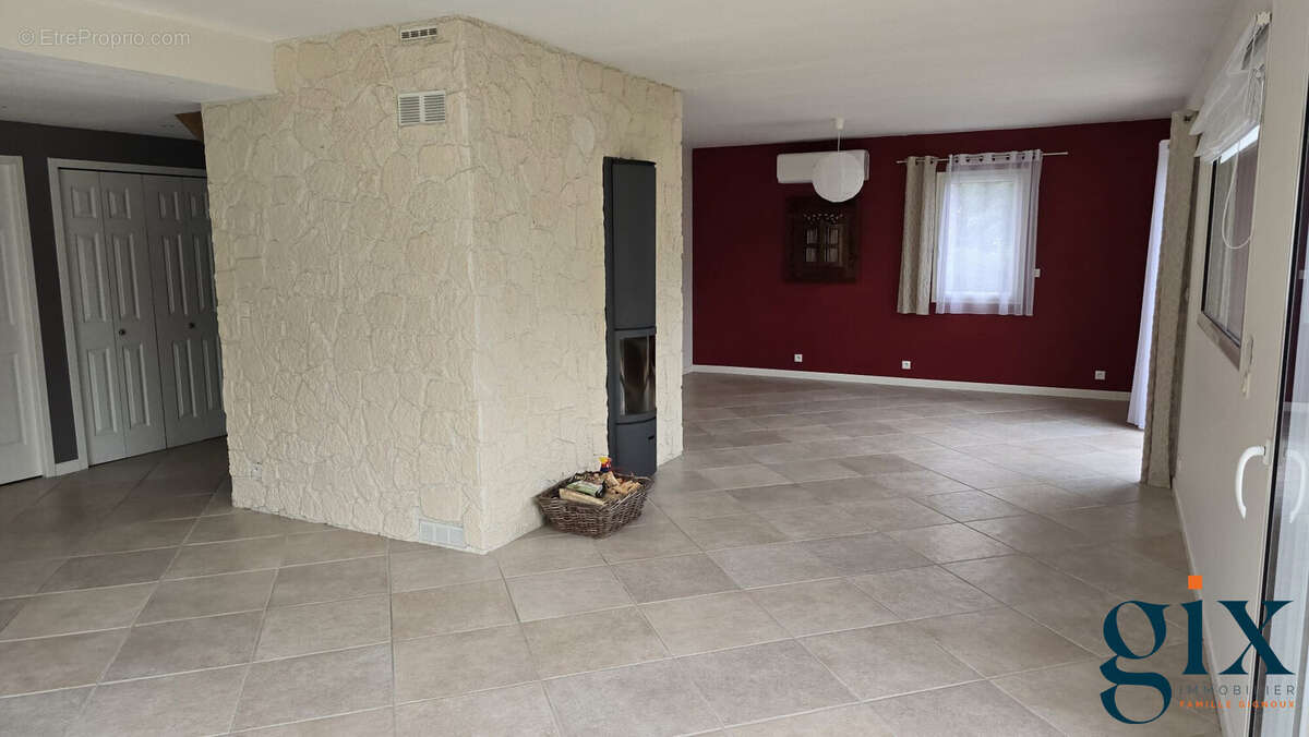 Maison à LA TERRASSE