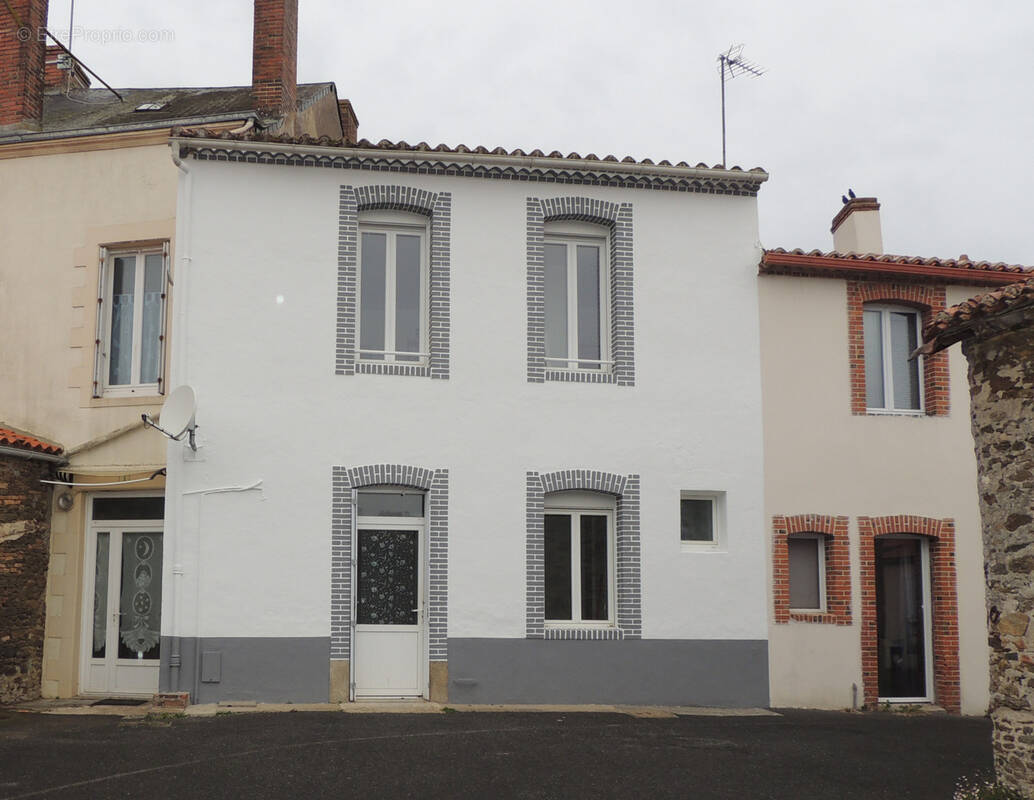 Maison à LA MERLATIERE