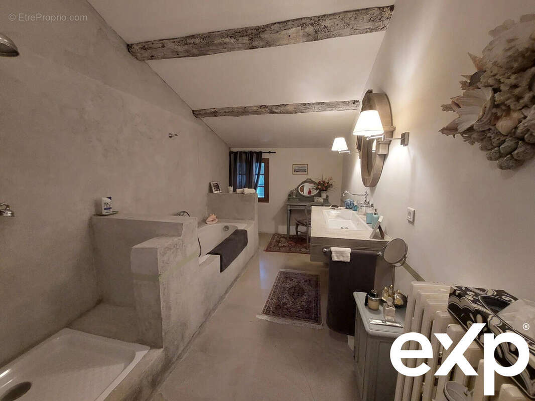 Maison à ALLEGRE-LES-FUMADES