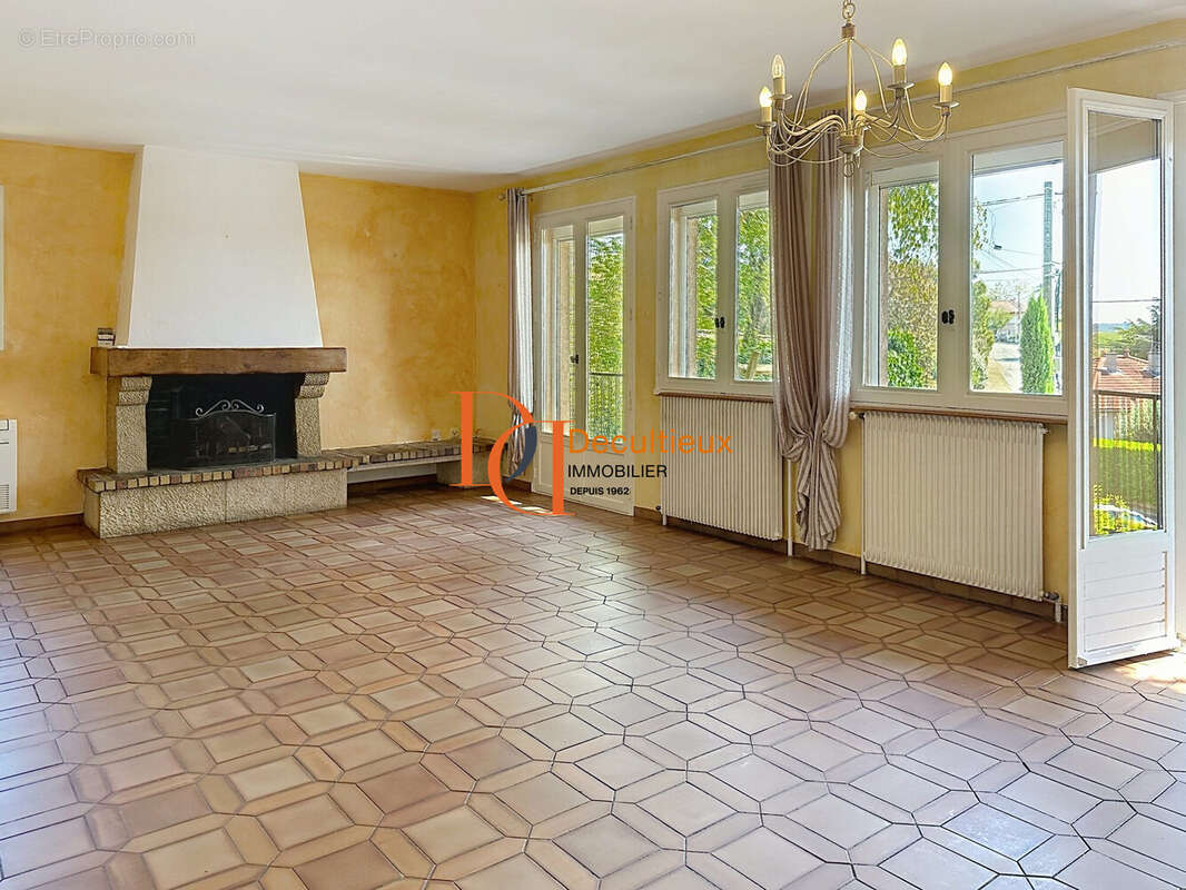 Maison 148 m² à Saint-Genis-Les-Ollieres  - photo 6