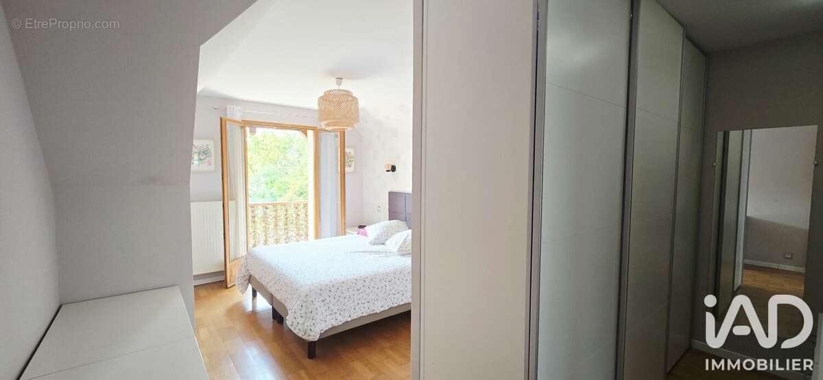 Maison 164 m² à Conde-Sainte-Libiaire  - photo 9