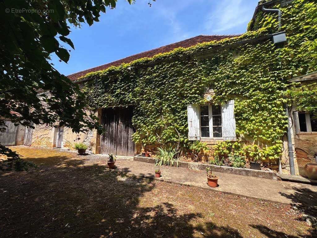 Maison de Maitre à Coulaures 7 pièce(s) 160 m2 - photo 5