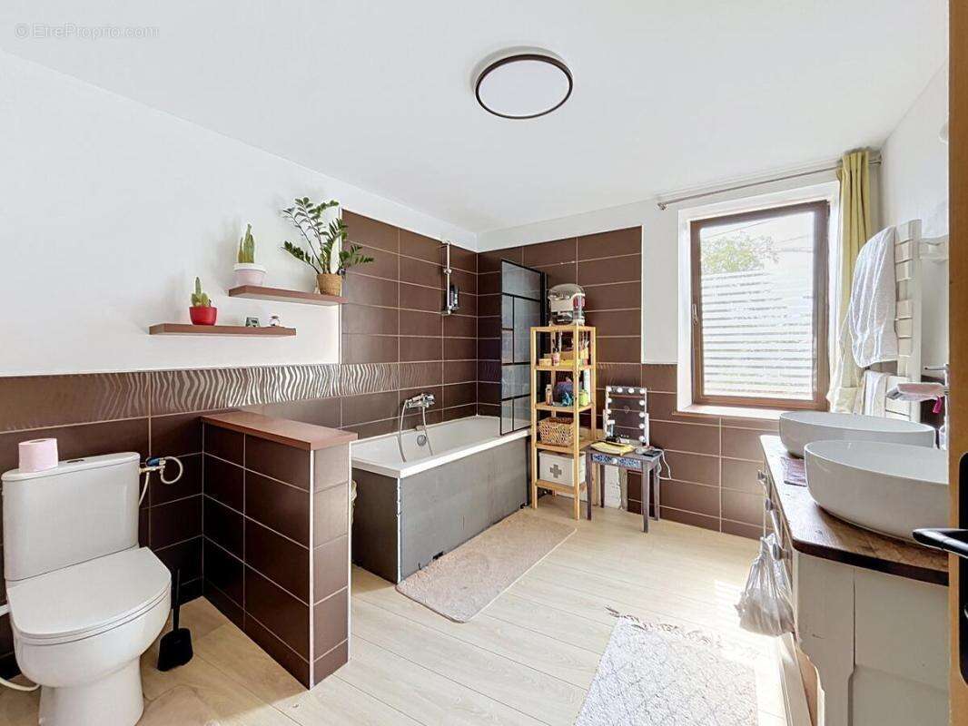 Maison 140 m² à Glaine-Montaigut  - photo 20