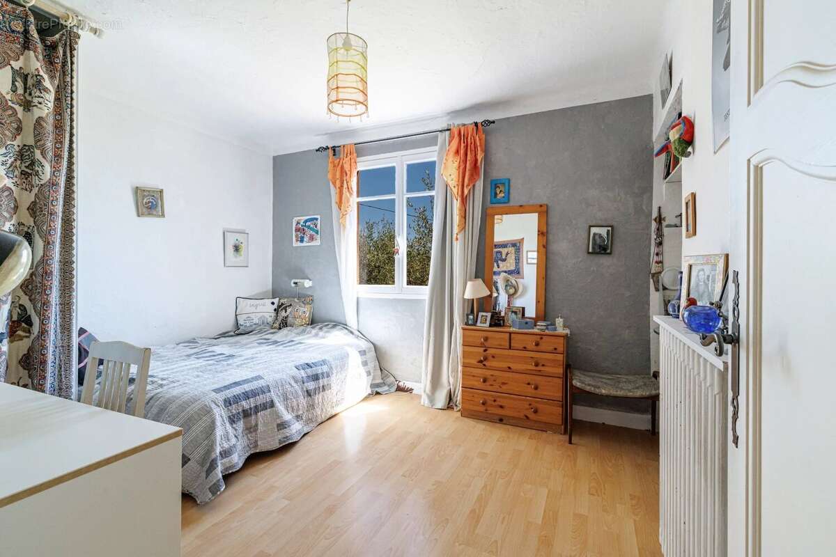 Maison à CHATEAUNEUF-GRASSE