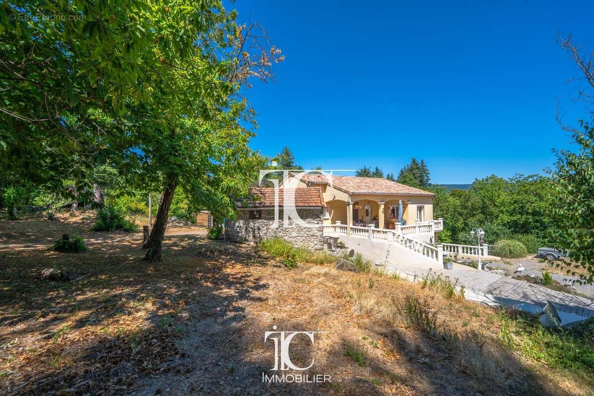 Villa 2005 140m² avec 5600m² terrain avec riviere - photo 2