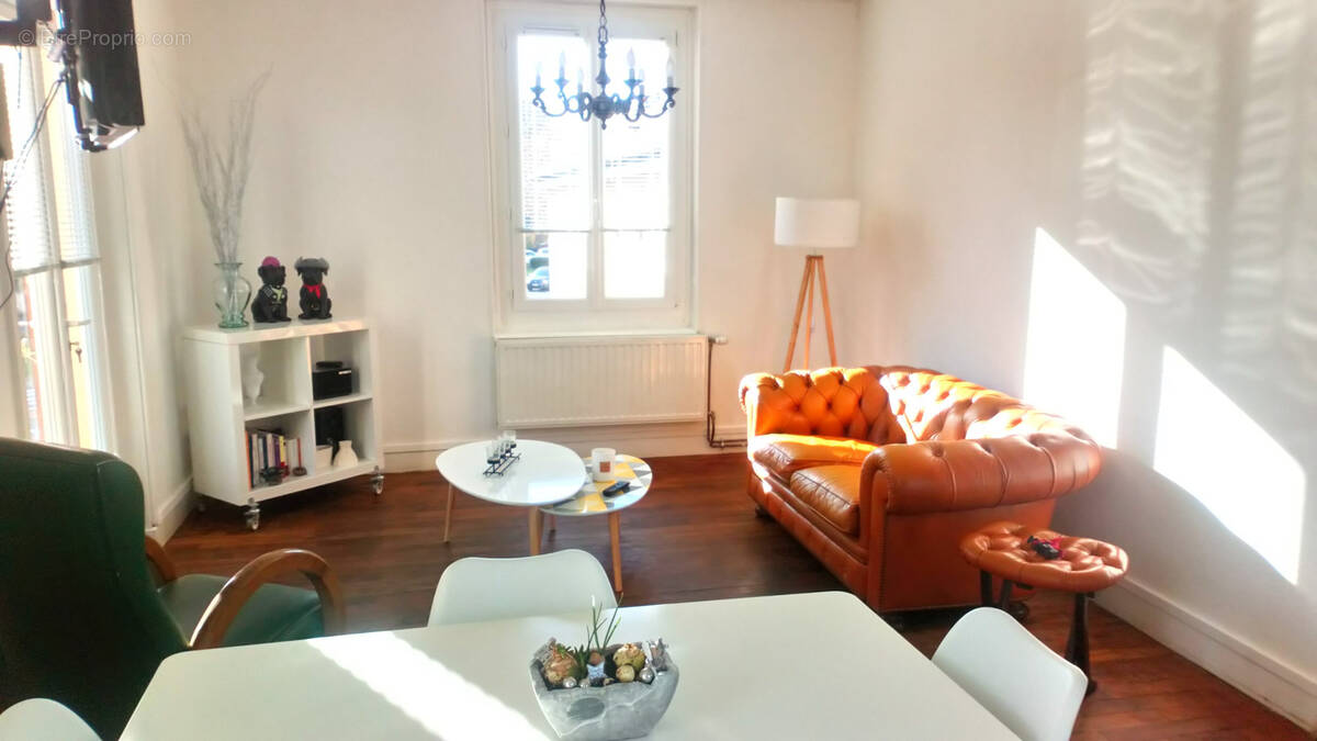 Appartement à COLLONGES-SOUS-SALEVE