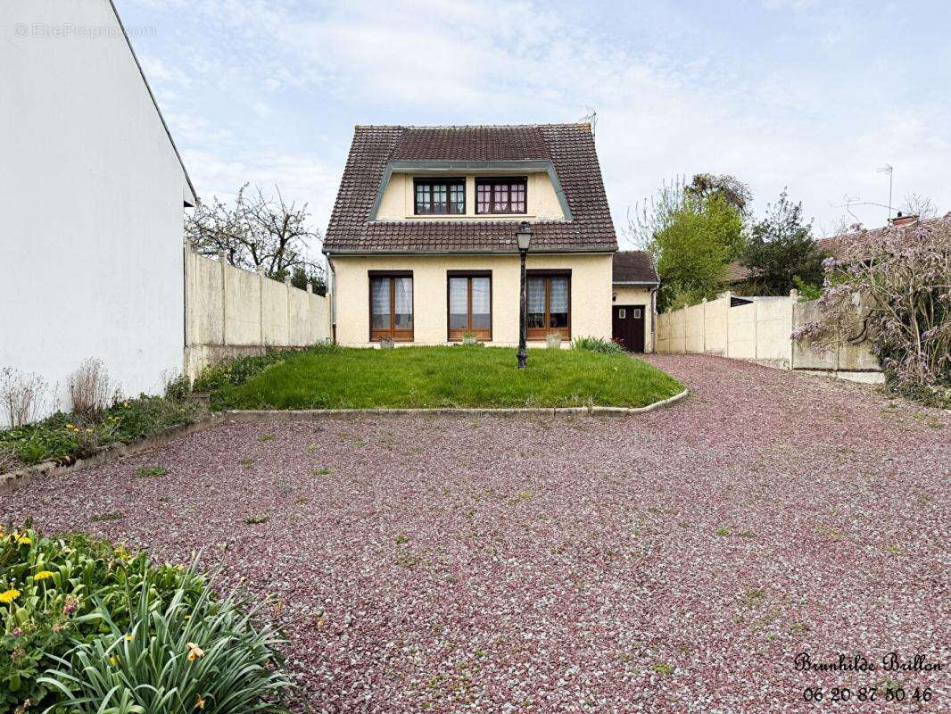 Maison à FAMPOUX