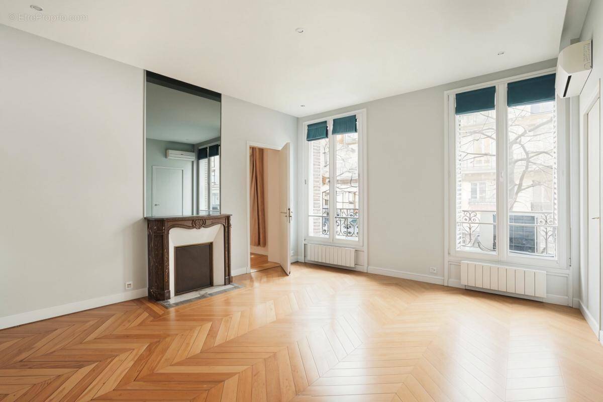 Appartement à PARIS-3E