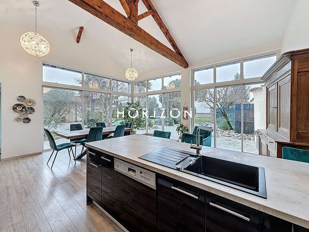 Maison à ROMANECHE-THORINS