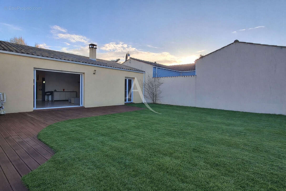 Maison à SAINT-MEDARD-D'AUNIS