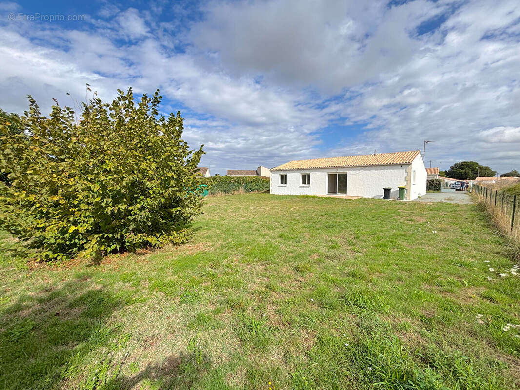 Maison à CORME-ROYAL