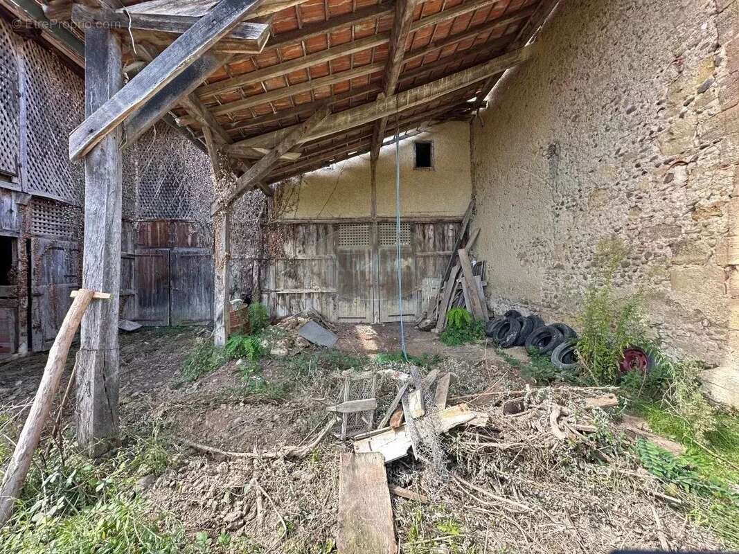 Maison à MONLEON-MAGNOAC