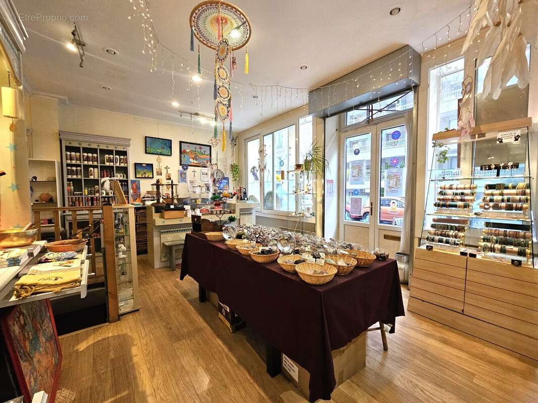 boutique  - Commerce à PARIS-11E