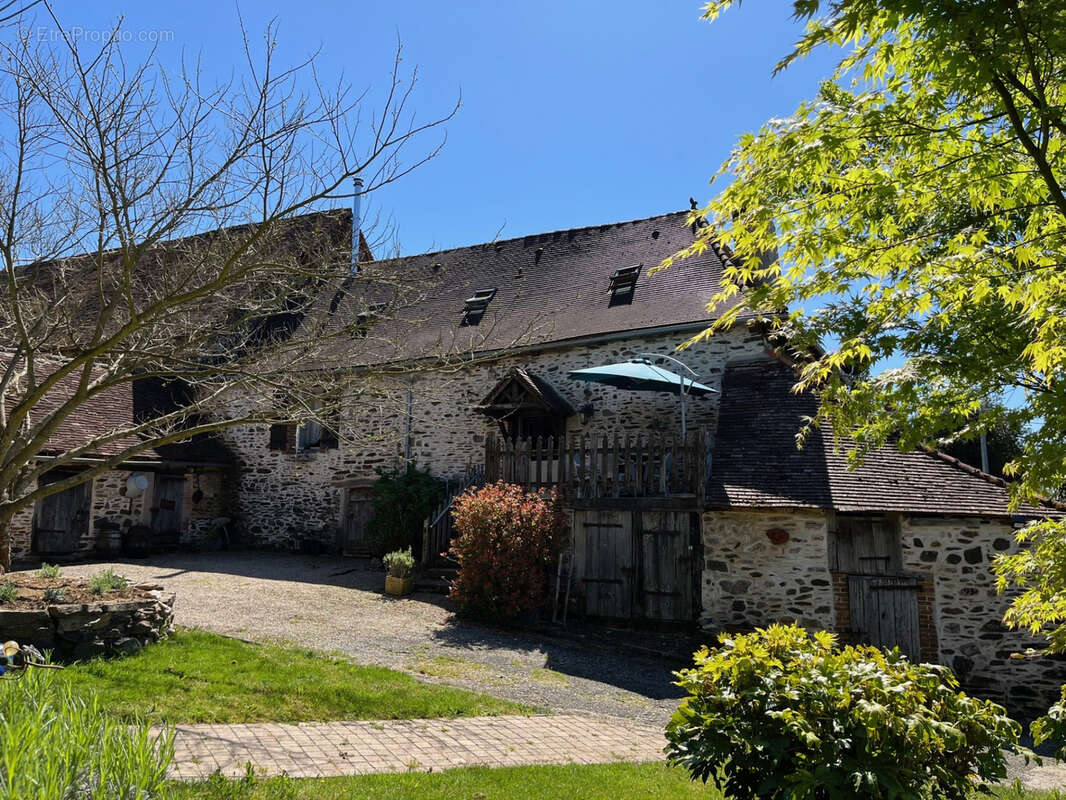Maison à COUSSAC-BONNEVAL