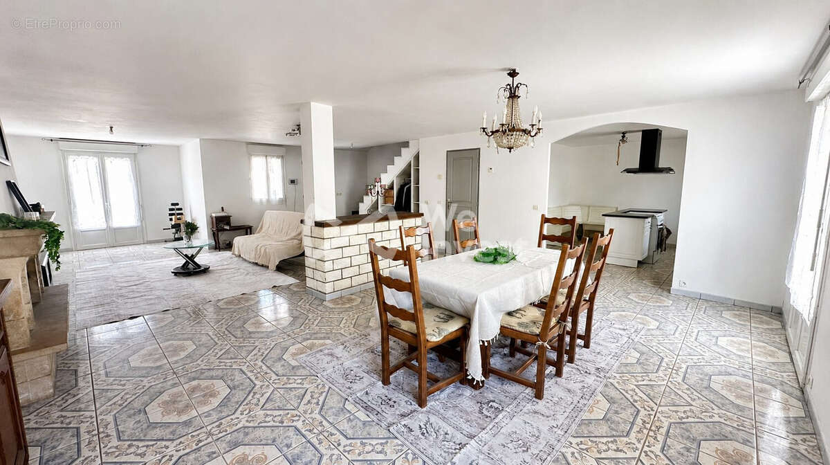 Maison 195 m² à Chassy  - photo 4