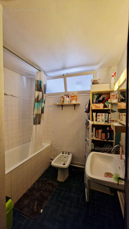 Immeuble de rapport avec local commercial et 3 appartements à Bourdeaux - photo 6