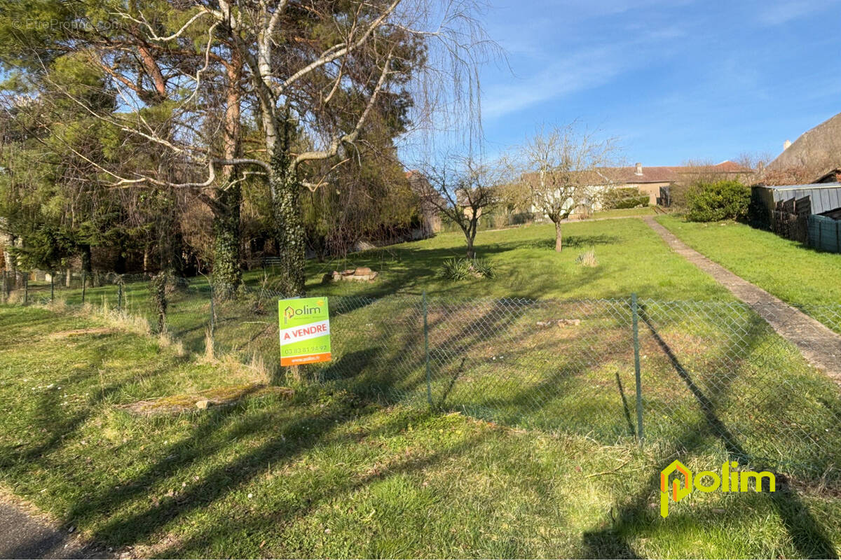 Terrain à BEZAUMONT