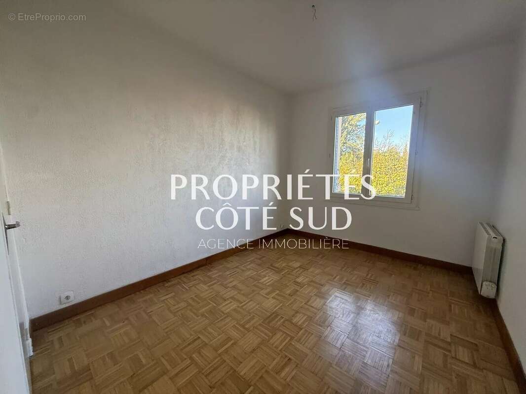 Appartement à VILLENEUVE-LES-AVIGNON