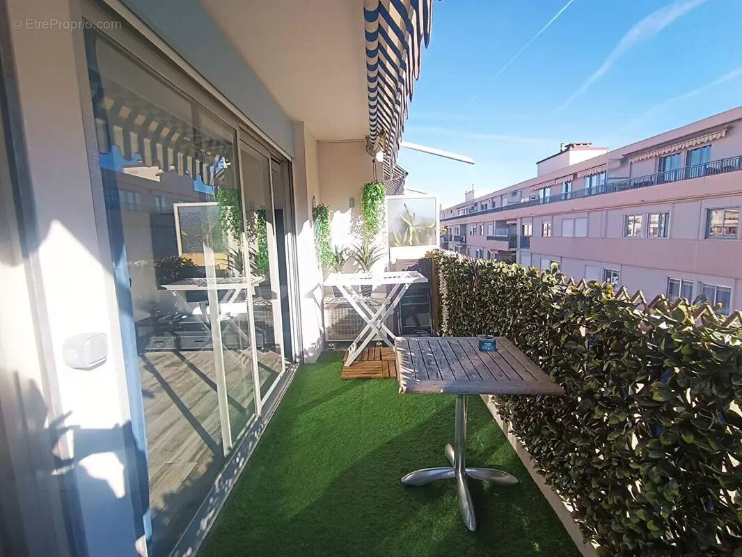 Appartement à VALLAURIS