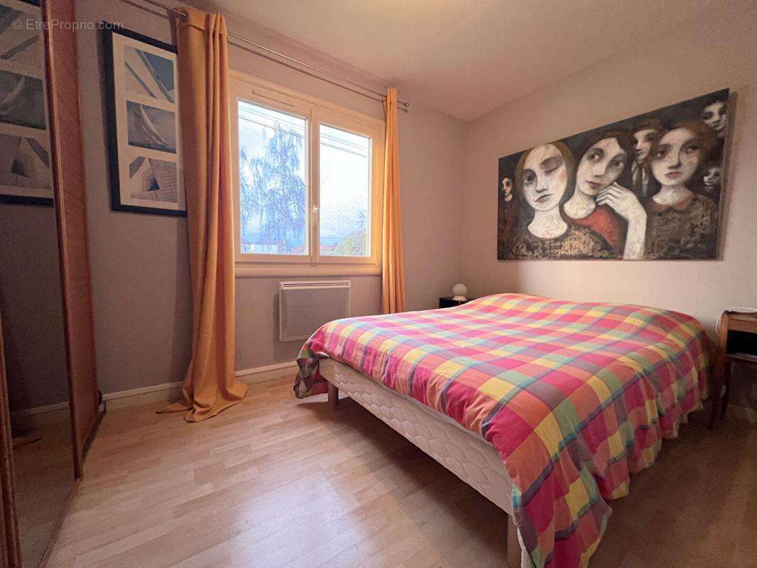 Maison à NEUVILLE-SUR-SARTHE