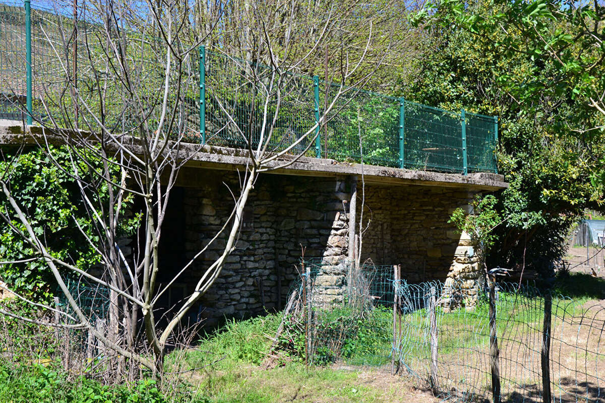 Courniou dans hameau maison T5 avec jardin terrasse garage et annexes - photo 15