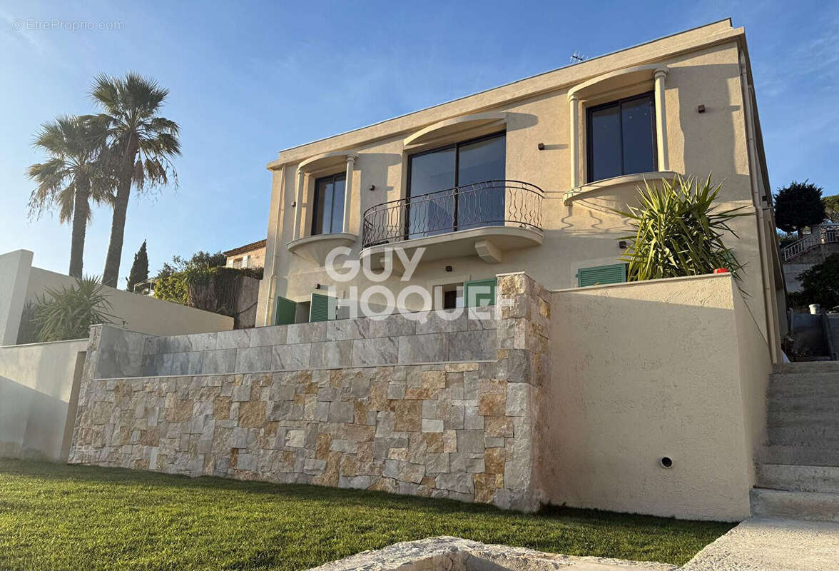 Maison à MANDELIEU-LA-NAPOULE