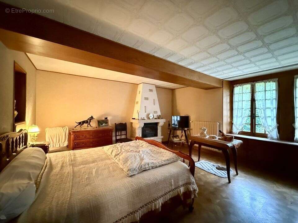 Maison ancienne avec grange et grand terrain - - photo 6